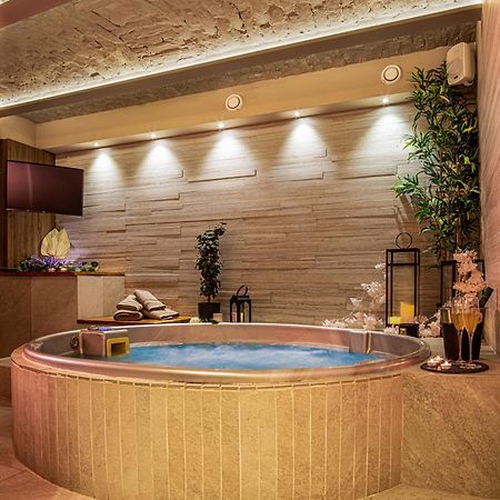 Venus Apartment With Jacuzzi And Sauna - City Center Belgrado Esterno foto