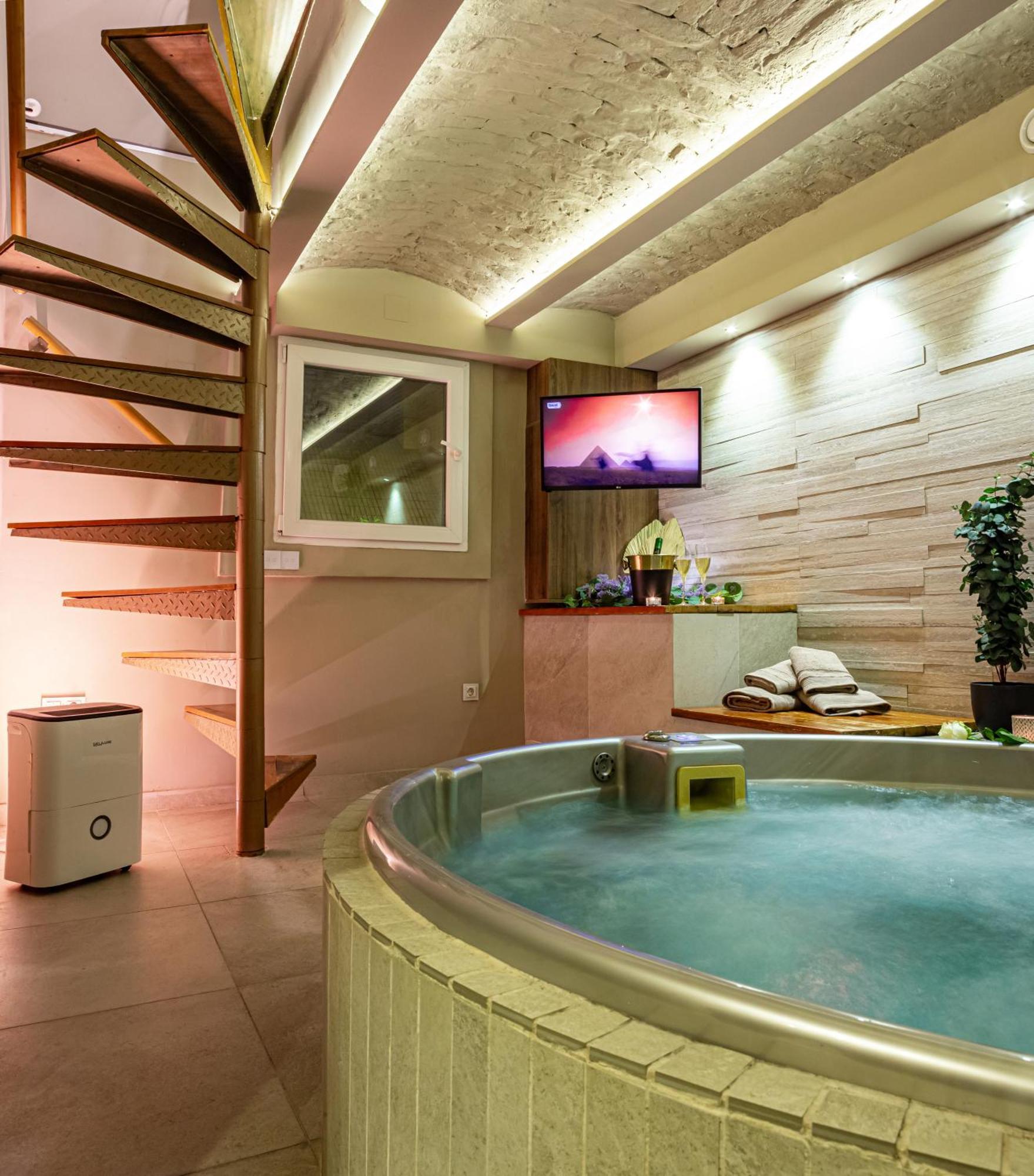 Venus Apartment With Jacuzzi And Sauna - City Center Belgrado Esterno foto