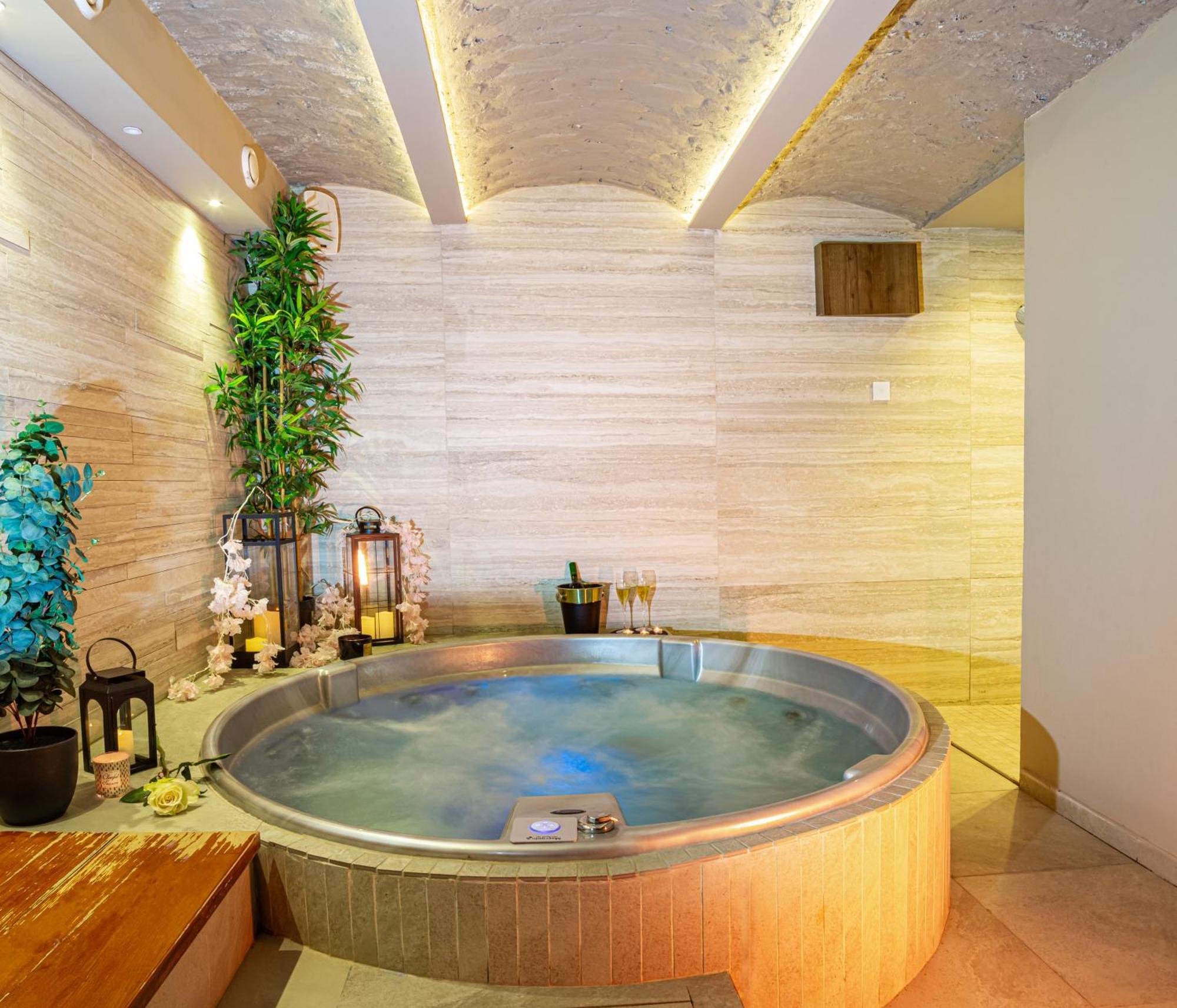 Venus Apartment With Jacuzzi And Sauna - City Center Belgrado Esterno foto